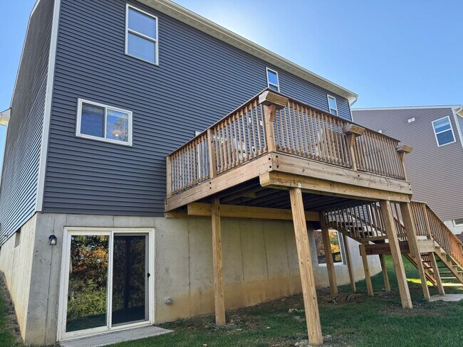 Building Photo - Fully furnished brand new construction. Luxury in HOA with pool