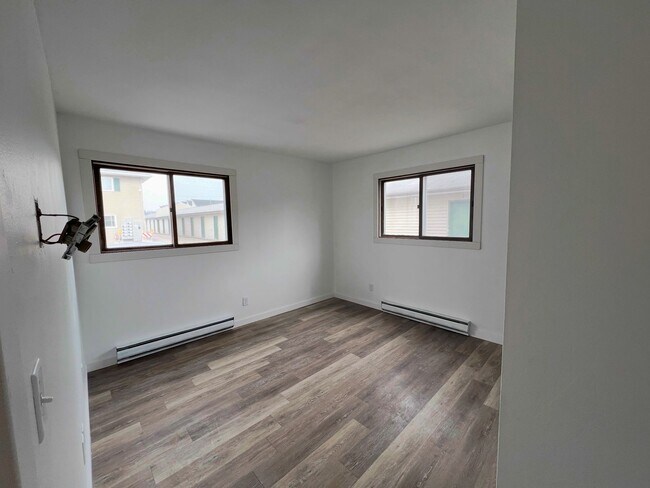 Building Photo - 909 Genrich St