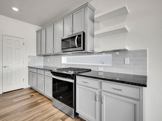 Building Photo - $3,295, 3 bed, 3 bath, located in Erie