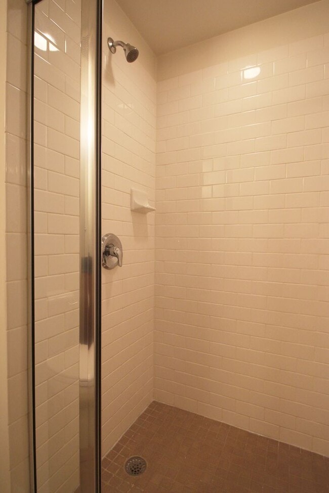Building Photo - Midtown 1BR Condo