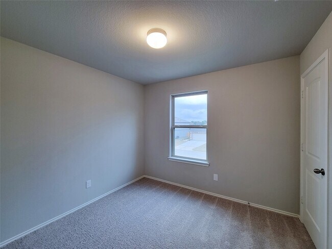 Building Photo - 942 Amesbury Ct