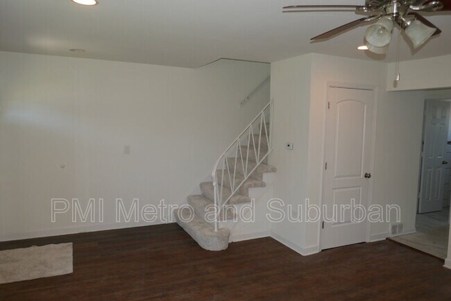 Building Photo - 5 E Judith Ann Dr