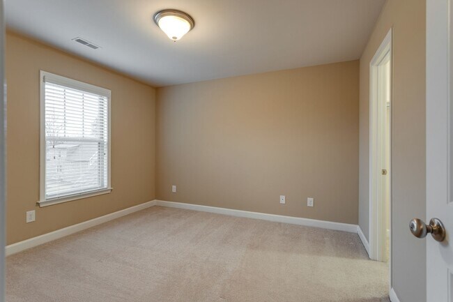 Building Photo - 4-Bed/3-Bath with Bonus Rm. in Spring Hill!