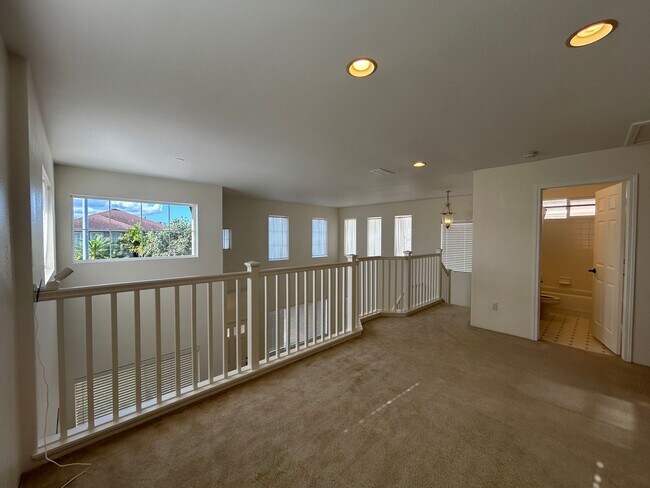 Building Photo - Large Ocean Pointe Home with In-Law Suite,...
