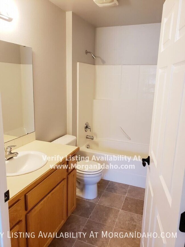 Building Photo - 10096 W Garverdale Ln