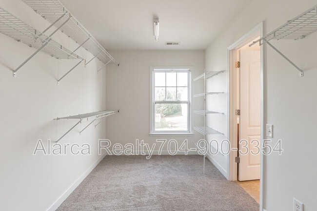 Building Photo - 13843 Porter Creek Rd