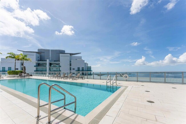 Building Photo - 1300 Brickell Bay Dr