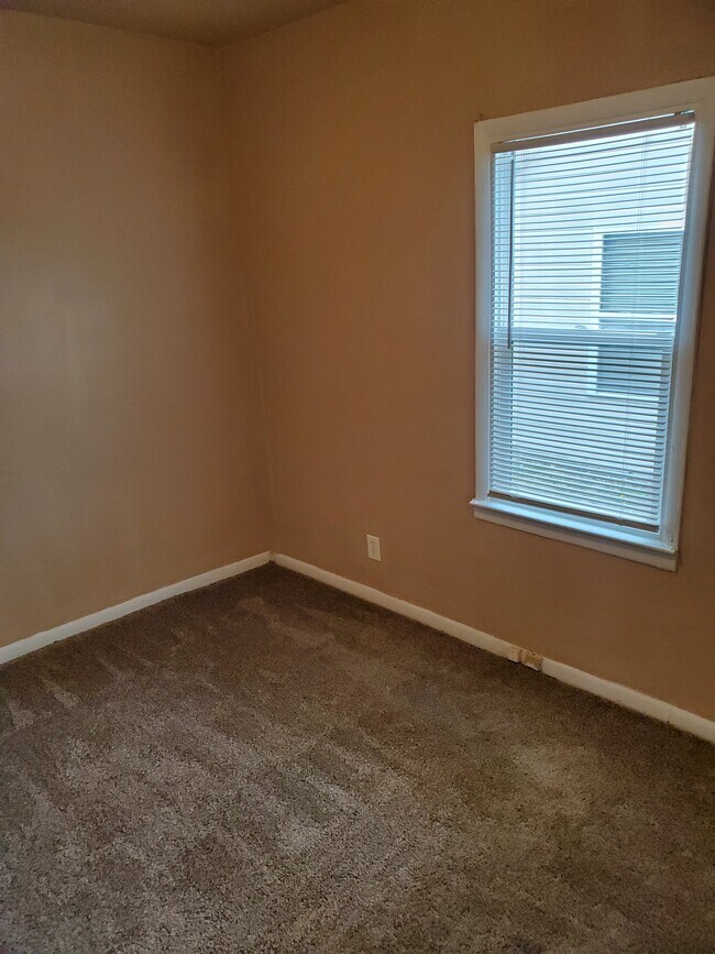 Bedroom 2 - 404 W 12th St