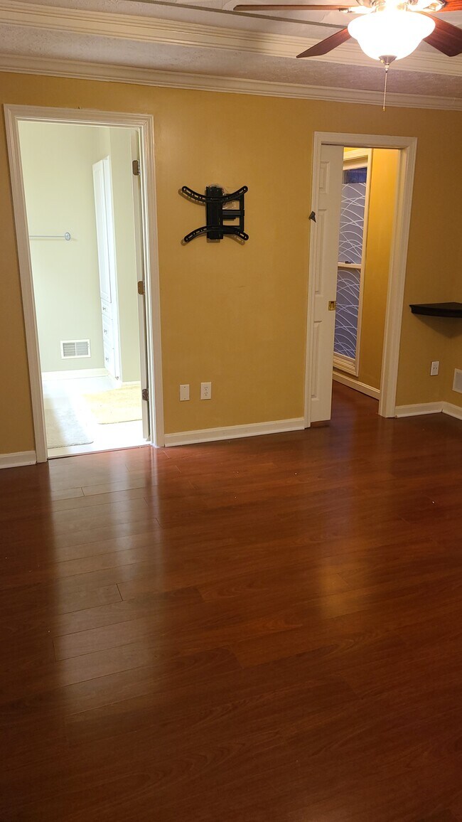 Building Photo - 406 Old Towne Rd