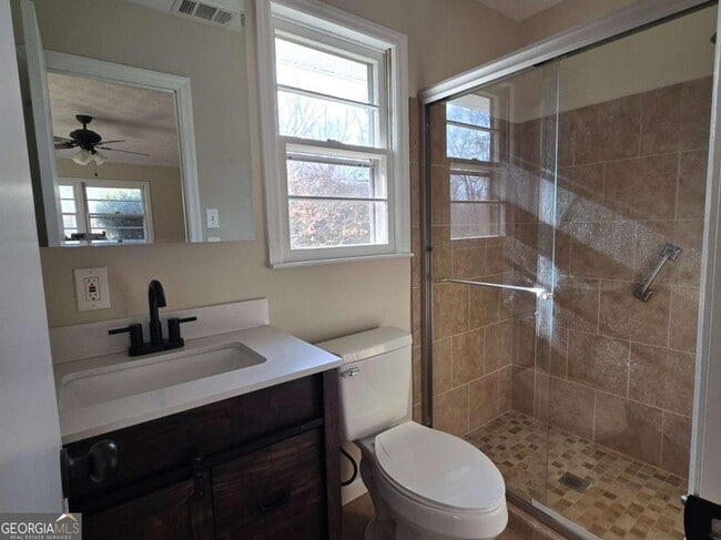 Building Photo - 606 Viewpoint Dr