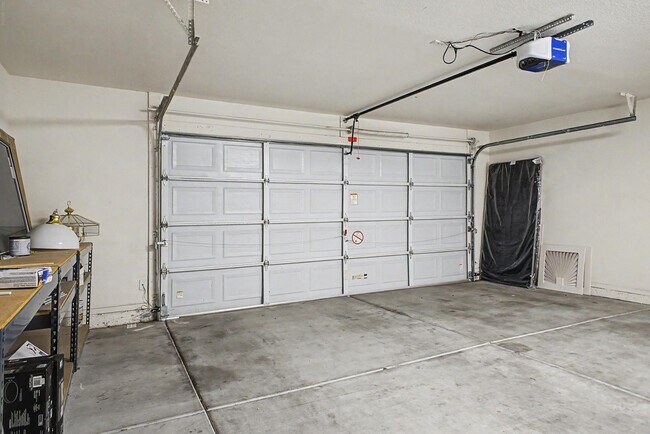 Building Photo - 7464 W Potter Dr