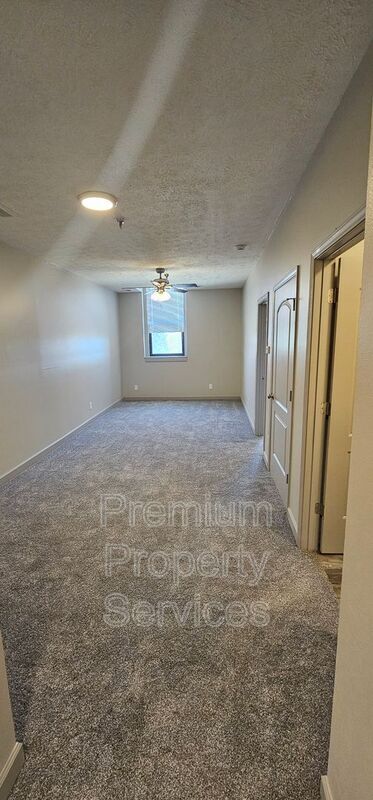 Building Photo - 2208 8th St