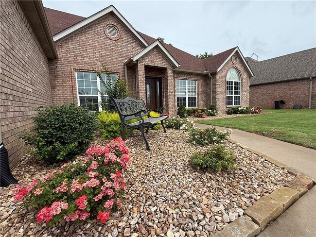 Building Photo - 5203 S Brooks Cir
