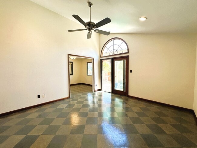 Building Photo - 1413 Magnolia Ave