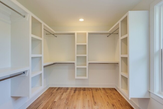 Building Photo - 1822 16th Ave N