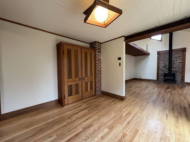 Building Photo - Vintage Urban Farmhouse 3 Bd 1 Bath home! Large bonus room & Balcony!  Surrounded by trees on lar...