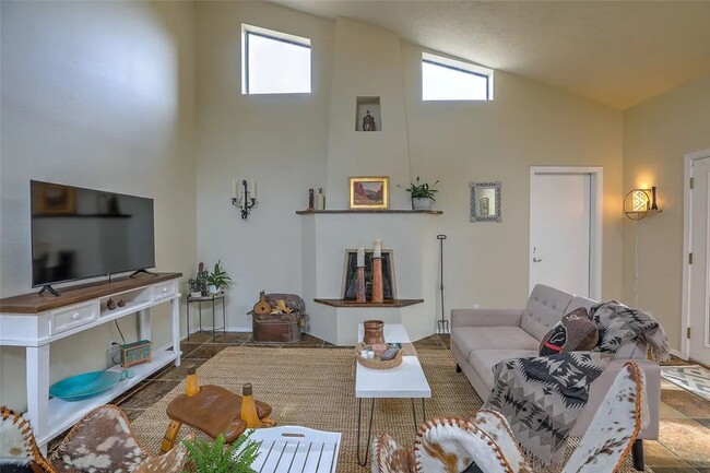 Building Photo - Midtown Santa Fe 3 Bed, 2 Bath, 2 Car Garage and EV Charger