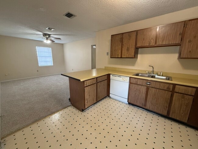 Building Photo - 210 Gloria St