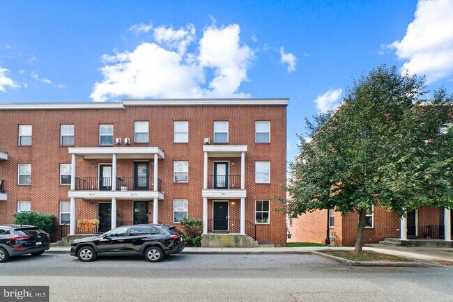 Building Photo - 4617 Dillon St