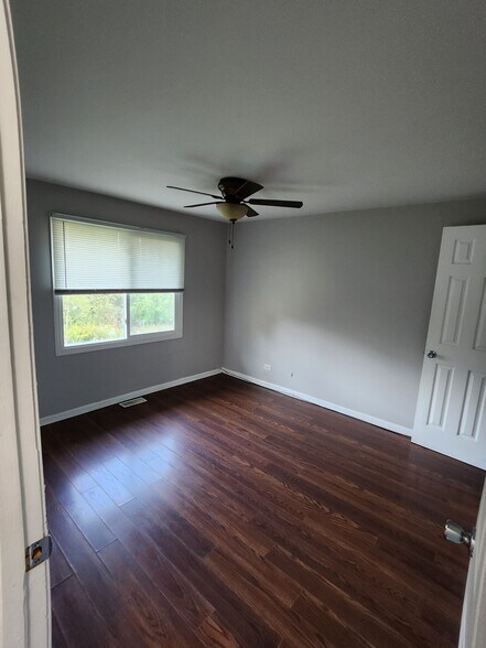 2nd bedroom window facing back of unit - 910 Morningside Ln
