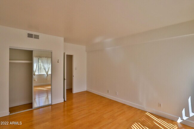 Building Photo - 351 E Thomas Rd