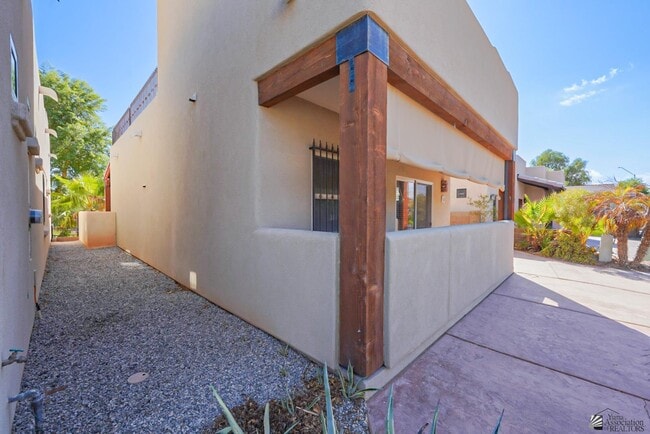 Building Photo - 3400 S Ave 7 E