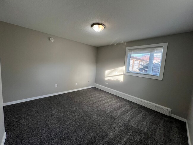 Building Photo - Recently Renovated 1-bed, 1-bath Apartment with Garage