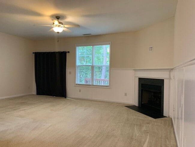 Building Photo - Beautiful 3 Bedroom Townhome in Raleigh near beautiful park! Apply Now!