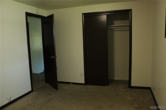 Building Photo - 111 Sunshine Dr