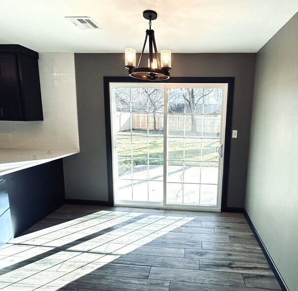 Building Photo - 2114 Allenhurst St