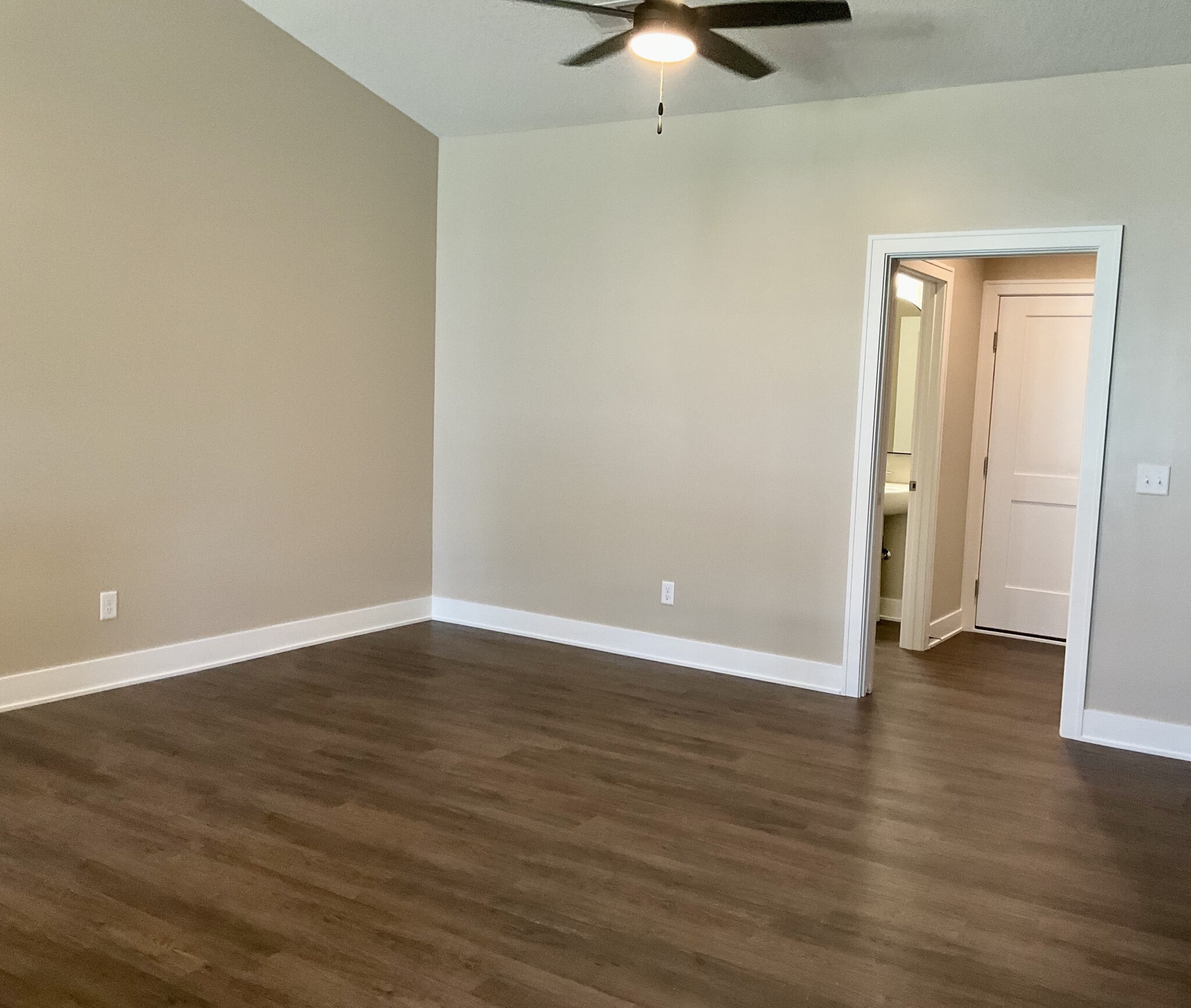 Building Photo - 123 Beacon Harbor Pky