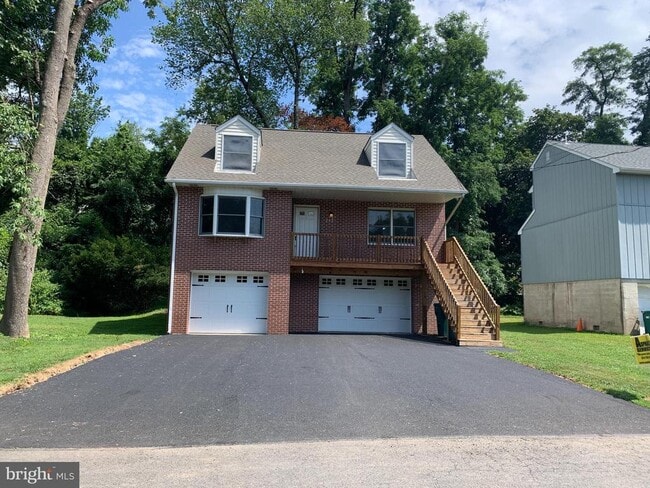 Primary Photo - 249 Periwinkle Ave