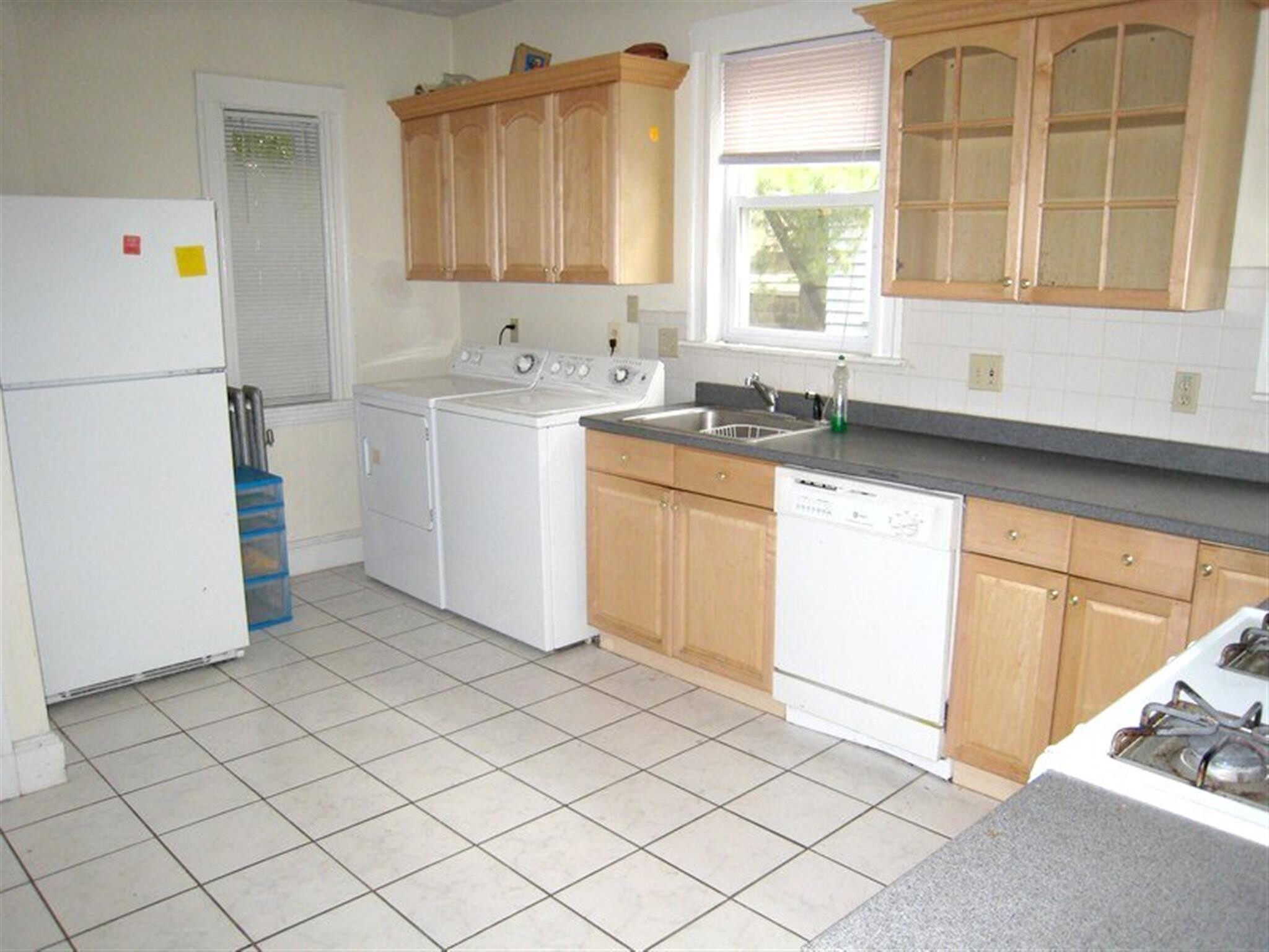 Building Photo - 183 College Ave