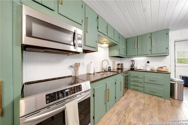 Building Photo - 690 Windrush