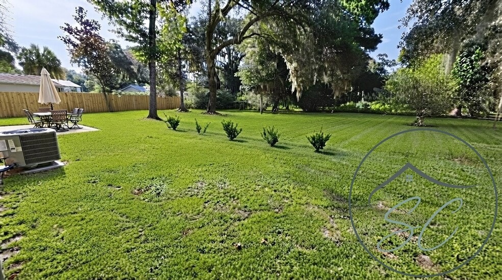 Building Photo - 1709 Westvine Dr