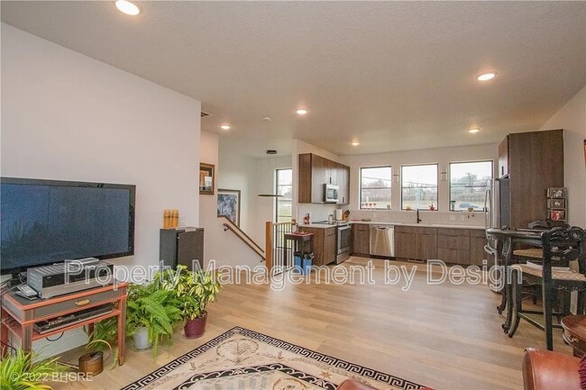Building Photo - 1371 Keosauqua Way