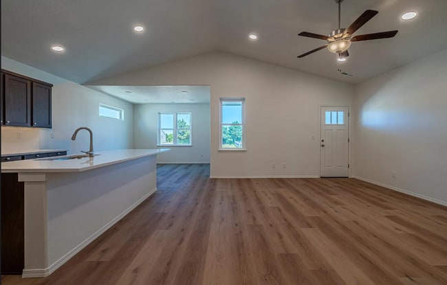 Building Photo - 761 Spyglass