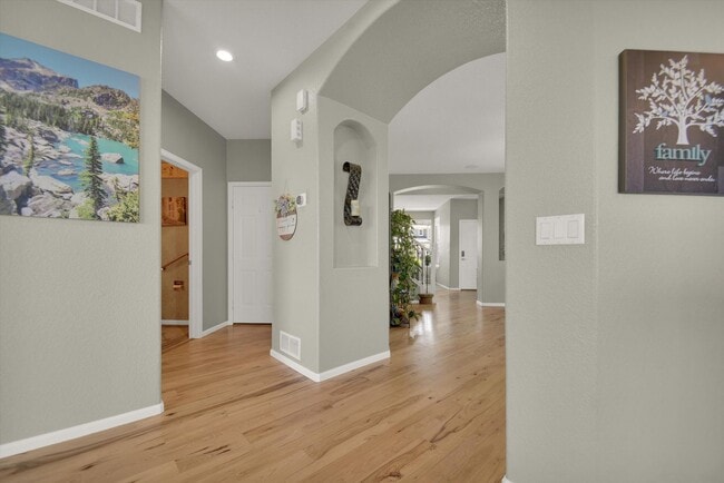 Building Photo - Welcome Home to this beautiful 5-bedroom h...