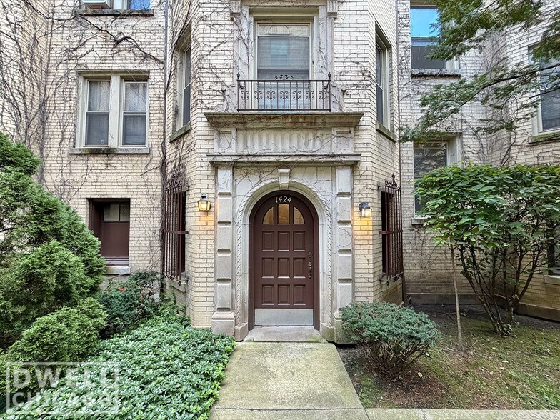 Building Photo - 1430 W Farwell Ave