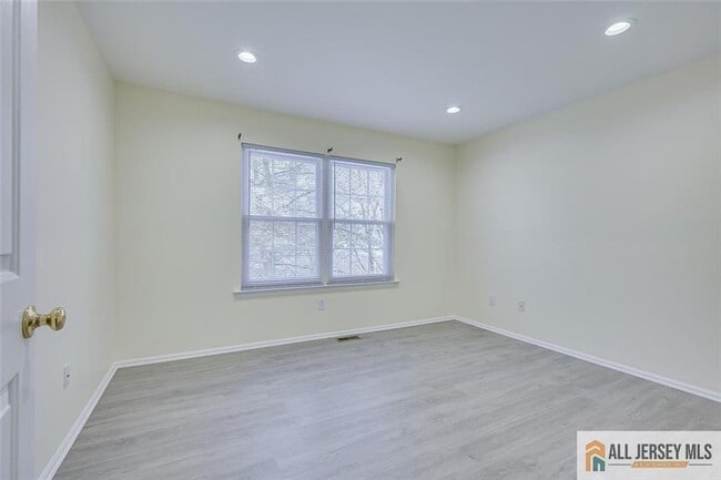 Building Photo - 401 Pheasant Run