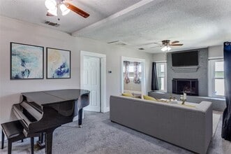Building Photo - 826 Mirike Dr