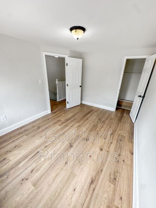 Building Photo - 2073 Larkhall Rd