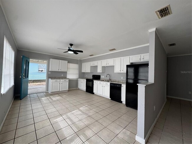 Building Photo - 218 W 4th St