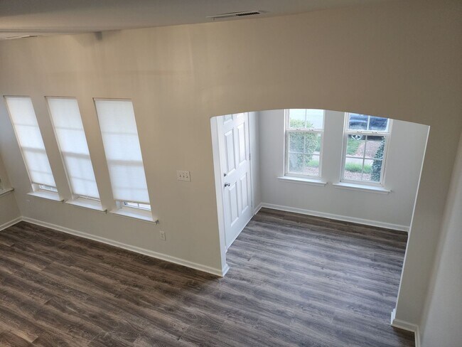 Building Photo - Four bedroom townhome in Caldwell Station