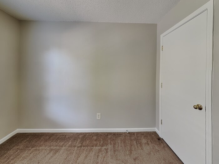 Building Photo - 2873 Signal Ct SW