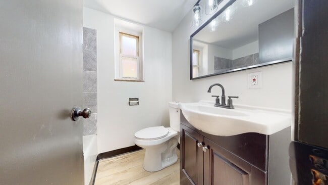 Building Photo - Parma - Ridgewood Lofts - 1 bedroom unit.