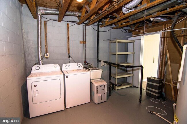 Building Photo - 5404 Helm Ct