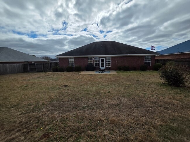 Building Photo - Available March! Non-Furnished Unit!