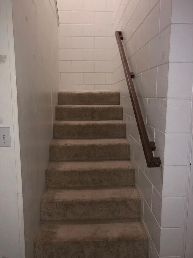 Building Photo - 4/1.5 $1950