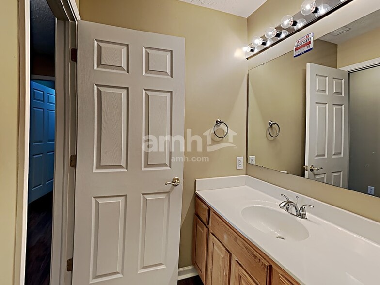 Building Photo - 2521 Monarchy Ln